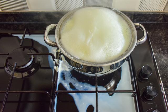 NUNCA MAIS deixe a panela transbordar: confira o truque mágico que impede desperdício de comida