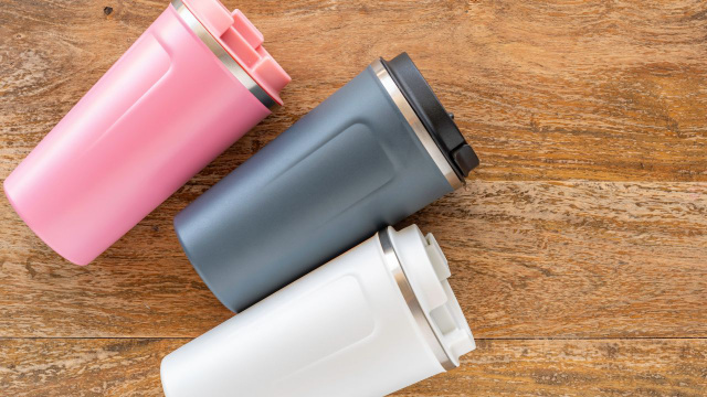 5 tipos de bebidas que não devem ser colocadas em um copo térmico