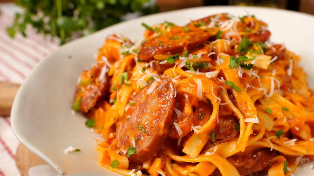 Macarronada de carne moída simples, fácil e soltinha: receita deliciosa para o dia a dia que toda a família vai adorar!