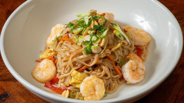 Há mais de 1 ano como macarrão manhoso toda semana, desde que vi no filme Fome de Sucesso, na Netflix. Receita tem molho denso; aprenda a fazer!
