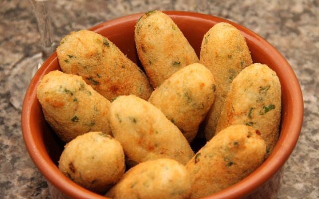 É bolinho de bacalhau com gostinho de Brasil (Créditos: TudoGostoso/José Wanderson)