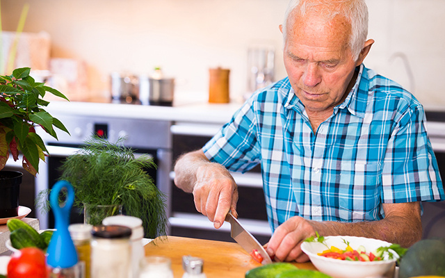 7 dicas de como se alimentar para prevenir o câncer de intestino