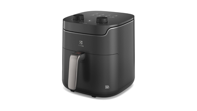 Modelo assinado pela chef Rita Lobo, da Electrolux, com cerca de 5,6 L de capacidade. (Créditos: Electrolux/Amazon)