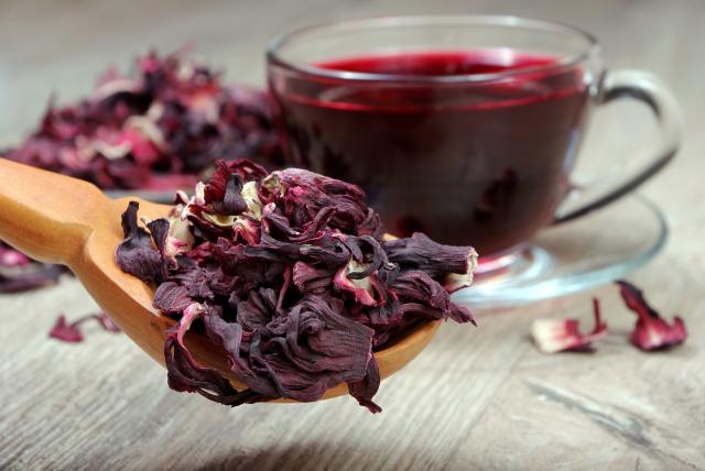 Consumido em receitas ou no chá: hibisco é tiro e queda para quem quer emagrecer e prevenir problemas cardíacos