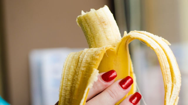 É melhor comer uma banana de manhã ou antes de dormir? Especialistas esclarecem a dúvida e o TudoGostoso explica o motivo!