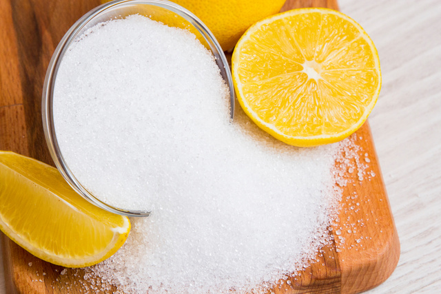 Pouca gente sabe: esse produto natural limpa tudo na casa sem o cheiro forte de vinagre branco e ainda deixa um aroma fresco no ambiente