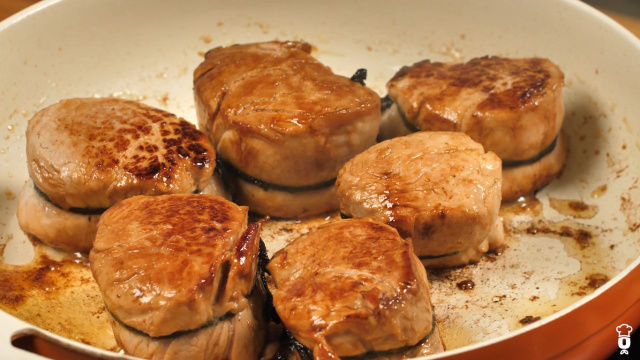 Medalhão suíno grelhado na frigideira bem douradinho (Créditos: TudoGostoso)