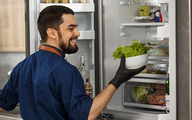 Nem 2 dias, nem 1 semana: quanto tempo a alface pode ficar na geladeira sem murchar