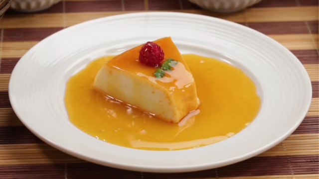 Testei o truque para fazer calda de pudim perfeita do TudoGostoso e finalmente não ficou com gosto de queimado nem amargor