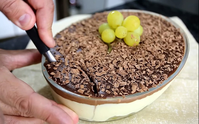 Bombom de uva na travessa fácil: cremoso, refrescante e perfeito para qualquer ocasião, é a sobremesa que sempre funciona