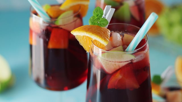 Como fazer sangria? Com poucos ingredientes você tem uma bebida refrescante e deliciosa