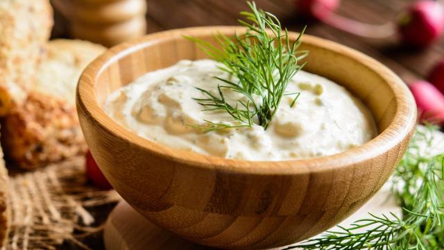 Você não vai se arrepender de fazer esse patê de ricota com azeitonas. (Créditos: Shutterstock)