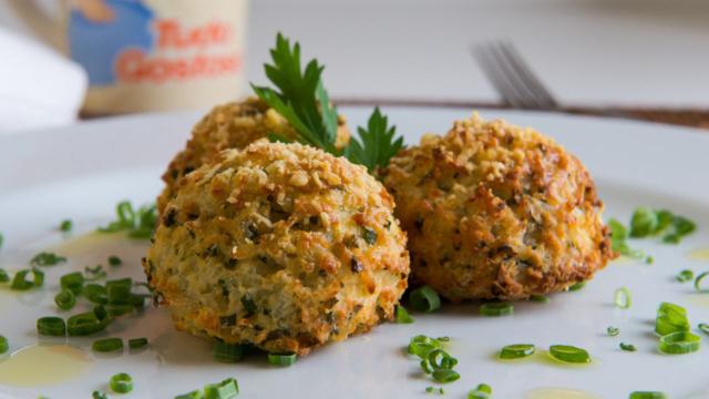 O bolinho de arroz assado é delicioso e faz bem pra saúde.(Créditos: TudoGostoso)