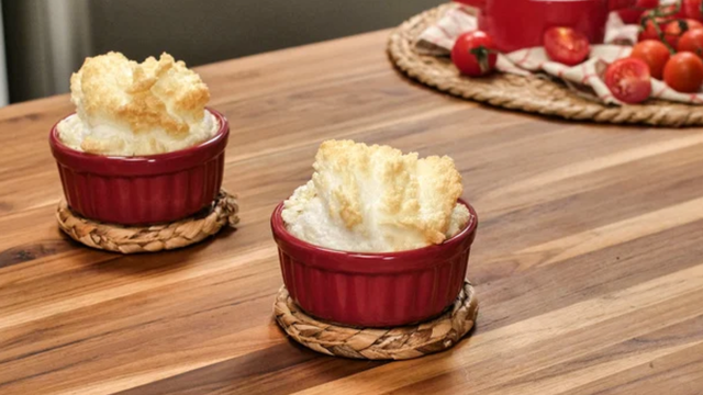 Eu disse adeus ao pão no café da manhã desde que aprendi essa crepioca de forno do TudoGostoso, vou só variando o recheio