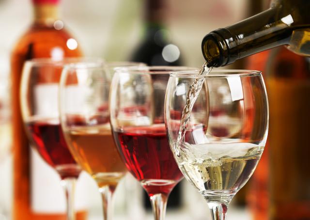 Este é o erro que todos cometemos com o vinho, de acordo com um sommelier