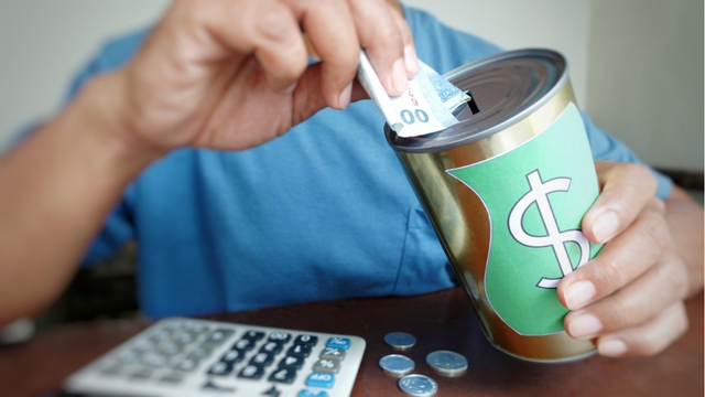 Mãe de 10 filhos: "A melhor maneira de economizar dinheiro e organizar as finanças em casa é comprar cofrinhos de lata"