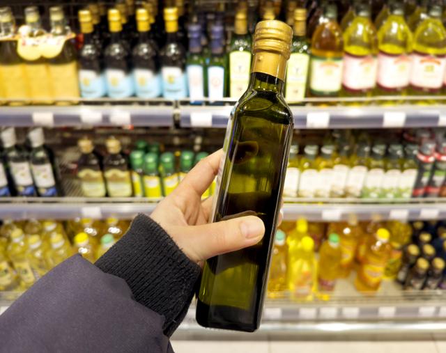 Muito cuidado na hora de comprar azeite! Anvisa proíbe a venda de duas marcas: veja quais são e cuidados na hora de escolher o produto