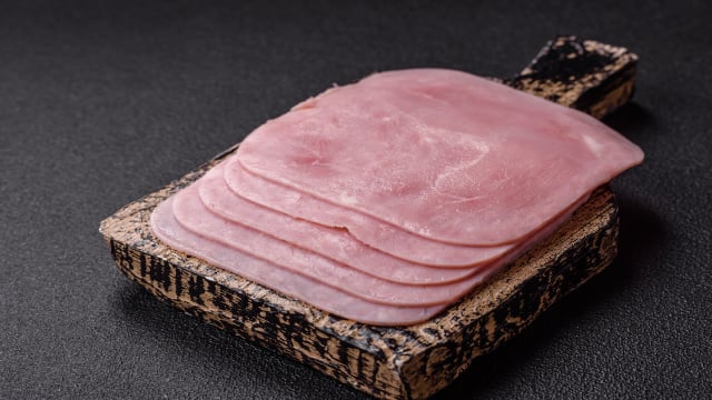 O que significa a baba que se forma no presunto cozido e quando devemos parar de comê-lo? O TudoGostoso explica