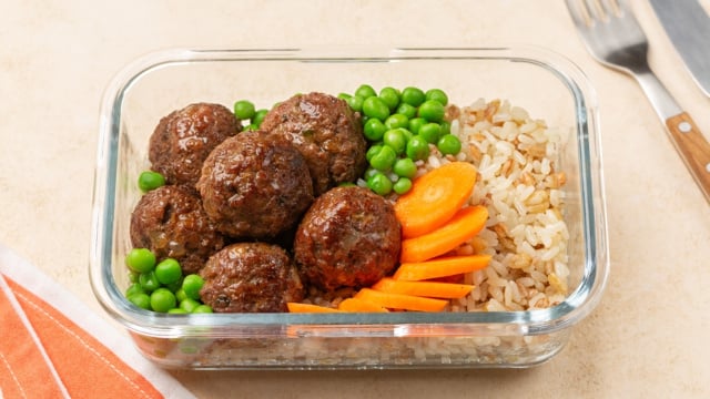 Este kit de 10 marmitas com 49% de desconto é ideal para quem precisa manter a alimentação organizada