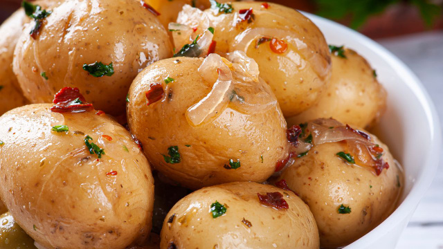 Batatinha em conserva fácil e saborosa: receita perfeita para festas e lanches