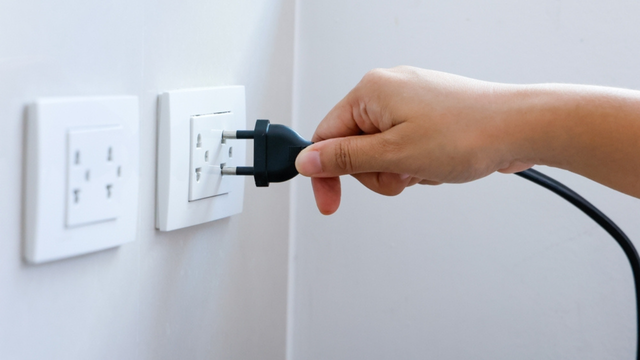 Adeus tomadas embutidas: nova tendência para tomadas elétricas não quebra parede e você instala em minutos