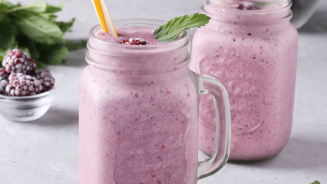 Ideal para começar o dia de maneira saudável, essa vitamina é cheia de benefícios para a saúde (Créditos: Shutterstock)