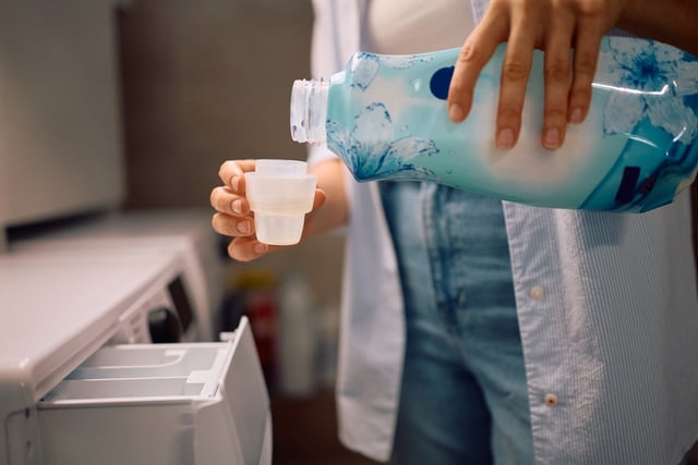 Quanto mais forte o cheiro, pior. Por que você não deve usar amaciante de roupas em roupas de ginástica