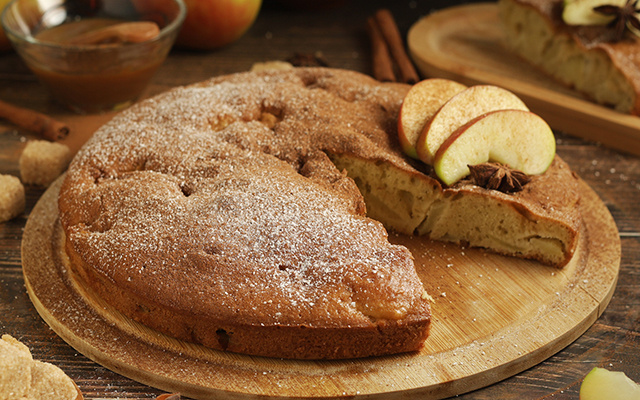 Seis ingredientes e só 30 minutos no forno: o bolo que desaparece da mesa em minutos