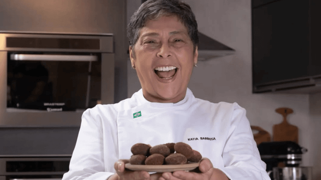 Aos 40 anos, desempregada e com duas filhas, ela começou trabalhando na cozinha de um botequim e se tornou uma das chefs mais famosas do Brasil