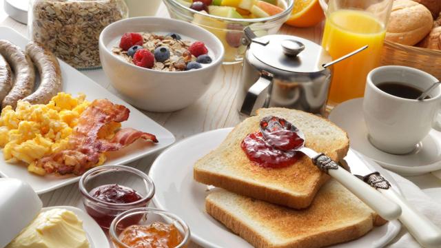 Nunca coma esses alimentos no café da manhã: cardiologista explica motivos para deixar essas comidas de fora da refeição