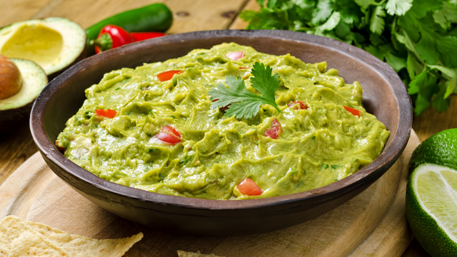 Tenho que agradecer ao TudoGostoso: o guacamole ficou mais cremoso com esse truque que aprendi no site