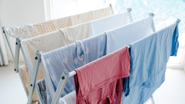 Adeus cheiro de molhado: o método japonês para secar as roupas rapidamente no inverno promete funcionar até dentro de casa