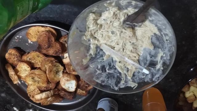 O patê de frango com abacaxi é uma ótima pedida pra comer no verão. (Créditos: TudoGostoso/Wagner Magalhães)