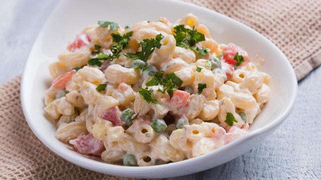  Se você adora uma cremosidade irresistível, faça essa salada de maionese. (Créditos: TudoGostoso)