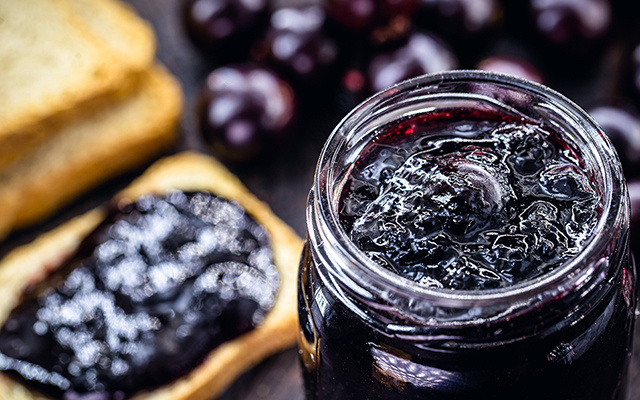 É época de jabuticaba e já corri para fazer essa geleia deliciosa para incrementar meus lanches