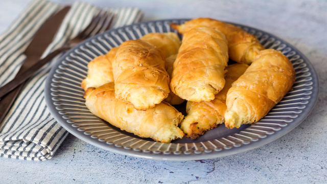 Tortinhas caseiras de coalhada que são fofinhas, fáceis de fazer e muito saborosas