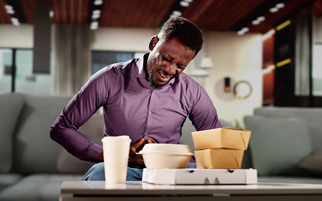 Pouca gente sabe, mas esses 2 hábitos simples prejudicam - e muito! - a sua digestão