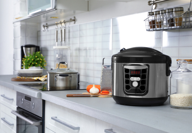 Precinho de Black Friday: Panela de Pressão Elétrica Electrolux por Rita Lobo com quase 40% OFF e cupom extra