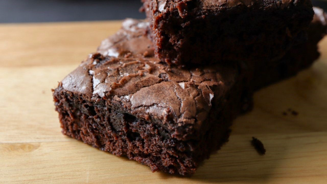 O brownie de chocolate leva pouco tempo para ficar delicioso (Créditos: TudoGostoso/Shutterstock)
