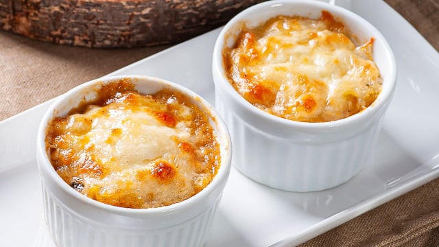 A melhor receita de escondidinho de frango com batata: cremoso e com muito queijo derretido por cima