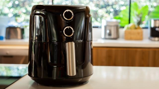 3 desvantagens no uso da airfryer que os vendedores nunca vão mencionar na hora da compra