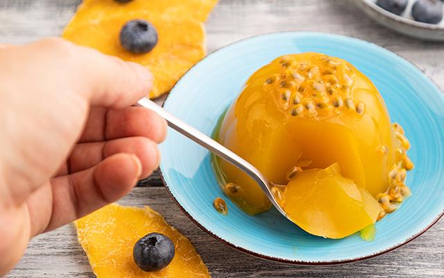 Manga com maracujá é a combinação queridinha do verão: aprenda 3 receitas com essas frutas refrescantes