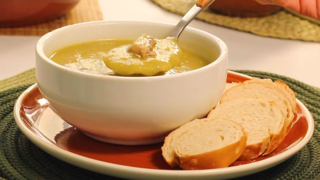 Toda frente fria pede: sopa de ervilha deliciosa pronta em 20 minutos com ingredientes simples