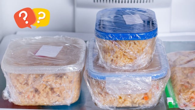 Com quantos anos você descobriu que essa é a melhor forma de congelar arroz e feijão para aproveitar o espaço do freezer? É o fim dos potes empilhados!