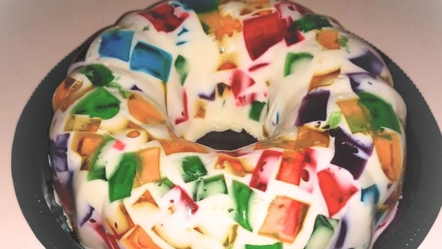 Da minha infância para a dos meus filhos: gelatina colorida que a minha mãe sempre fazia nas festas para mim