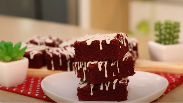 Brownie de red velvet: versão da clássica sobremesa tem tudo para virar uma das suas sobremesas preferidas