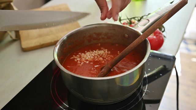 Quase ninguém sabe disso, mas a panela certa faz toda a diferença no molho de tomate que você faz em casa