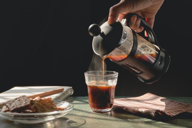 Palavra de barista: o seu café na prensa francesa pode estar dando errado por causa da água ou do tempo de infusão