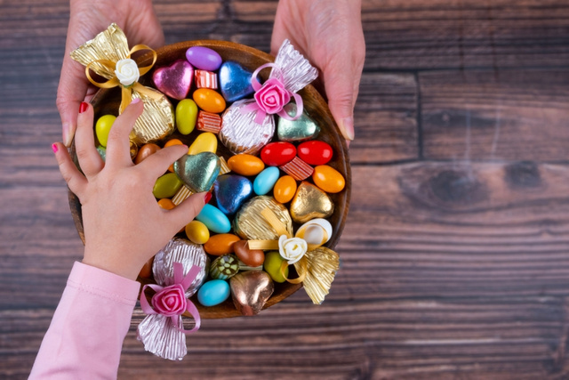 Alerta aos pais: saiba como controlar o desejo dos seus filhos por doces e guloseimas em excesso nesse Dia das Crianças