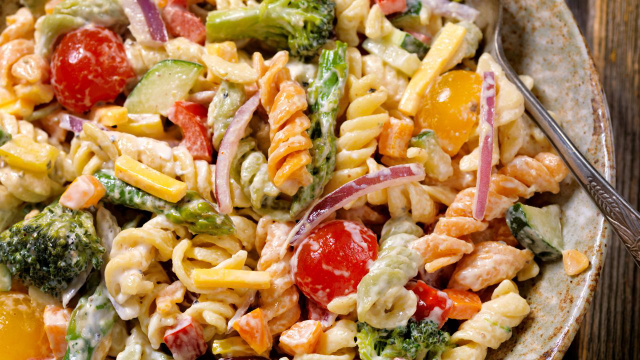 Xô preguiça! Esse jantar fica pronto em 10 minutos e é saudável e saboroso, ideal para não sair da dieta!